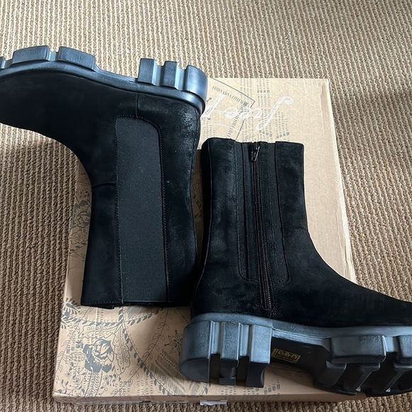 NEW Free People Chelsea Boots suede black - Picture 10 of 11